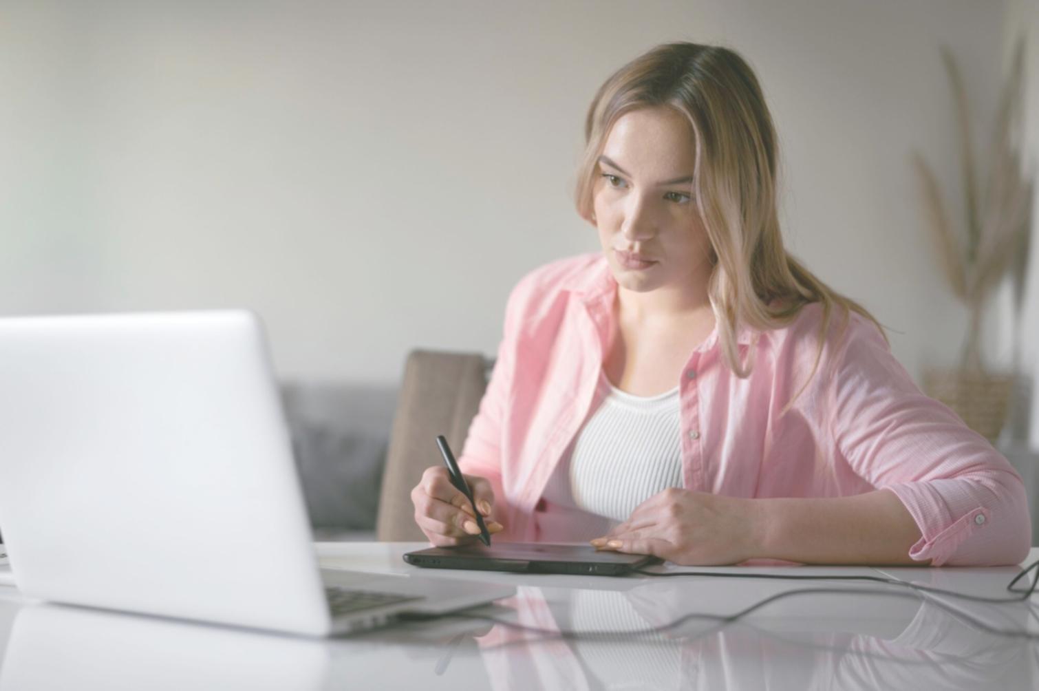 Espace de travail collaboratif lors d'une session de formation financière